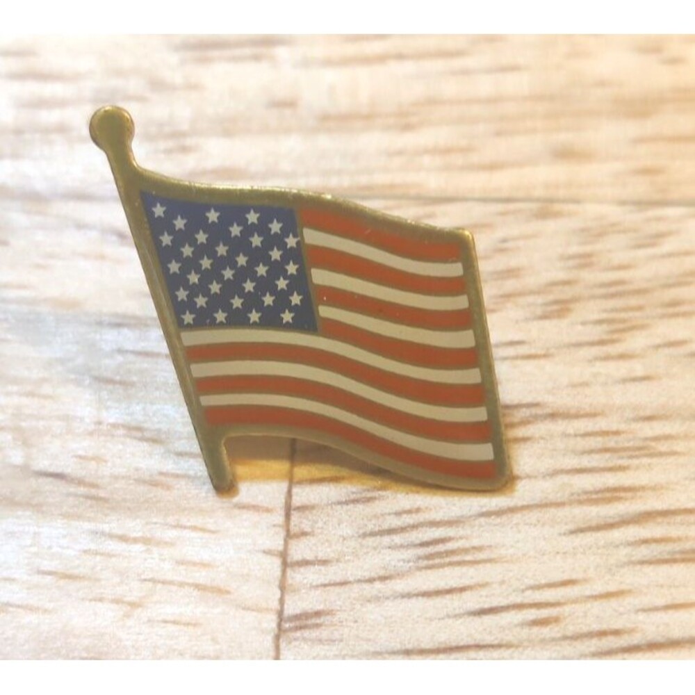 American Waving Flag Pin-USA-United States